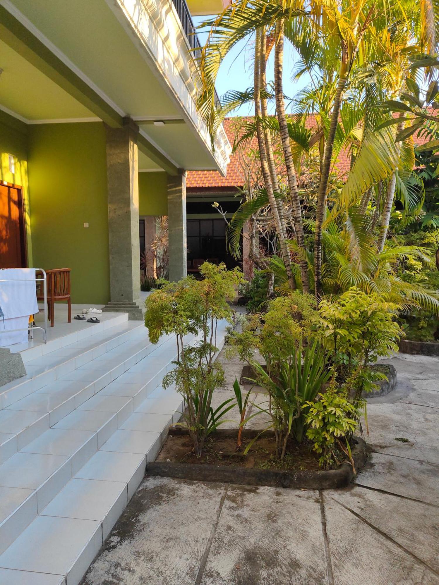 Berlian Inn Kuta Beach Exterior foto