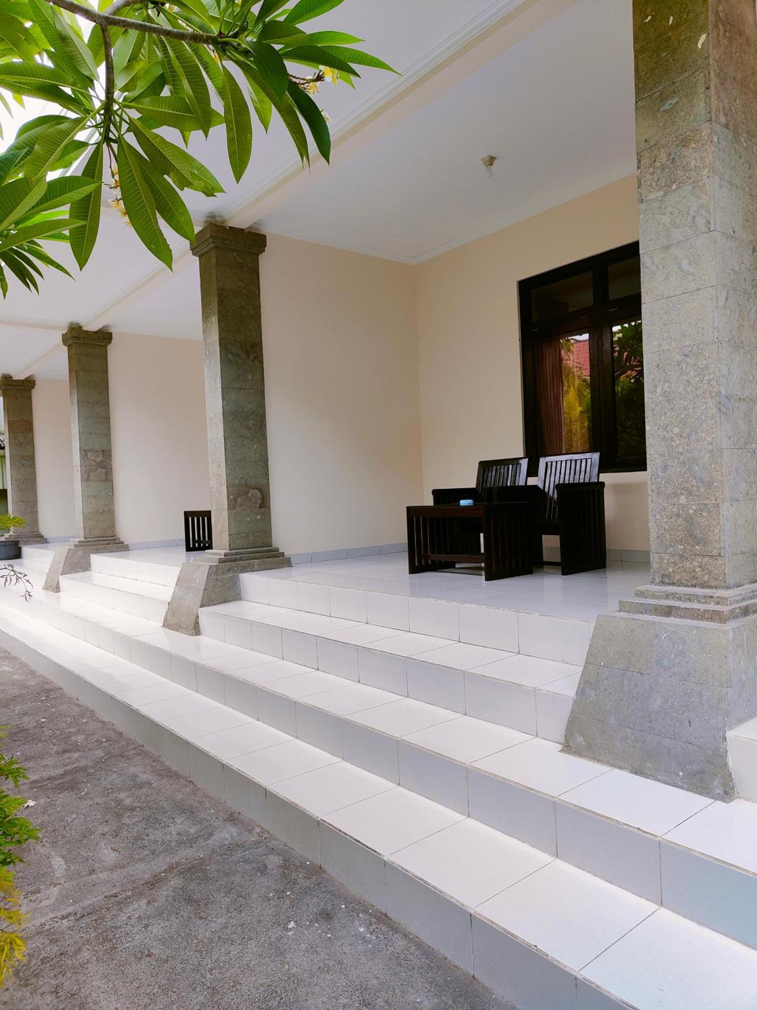 Berlian Inn Kuta Beach Exterior foto
