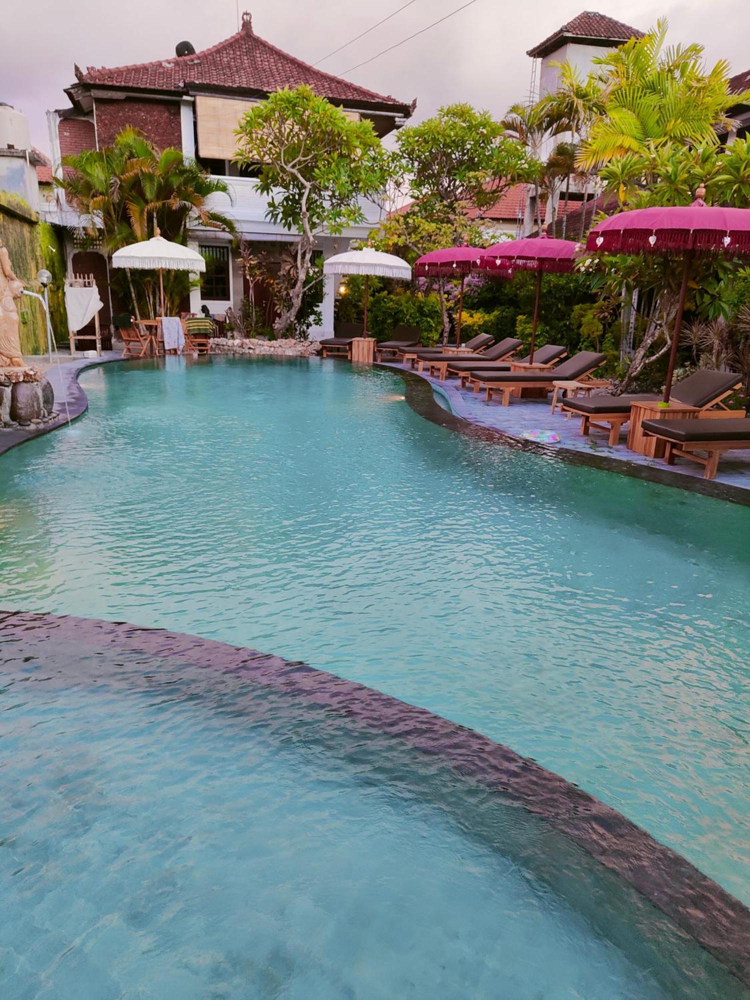 Berlian Inn Kuta Beach Exterior foto